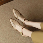 Dames gespschoenen met brede band, grote gesp, ronde neus en lage hak