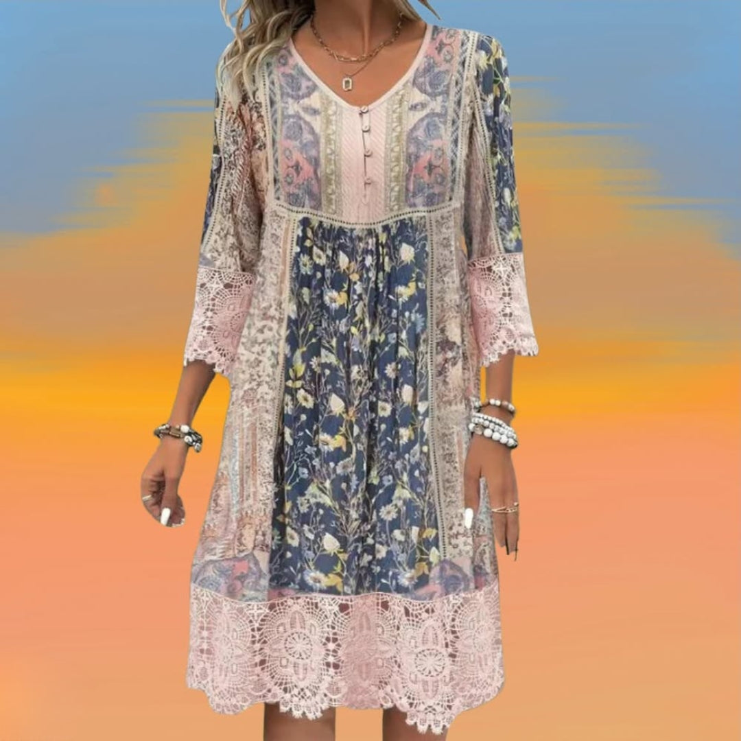 Boho midi jurk met patchwork bloemenprint, gehaakt kant en knoopjes bij de hals