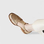Daphne dames gevlochten t-band sandalen met gesloten neus