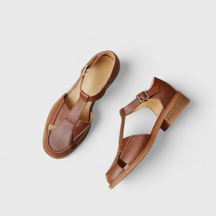 Daphne dames gevlochten t-band sandalen met gesloten neus