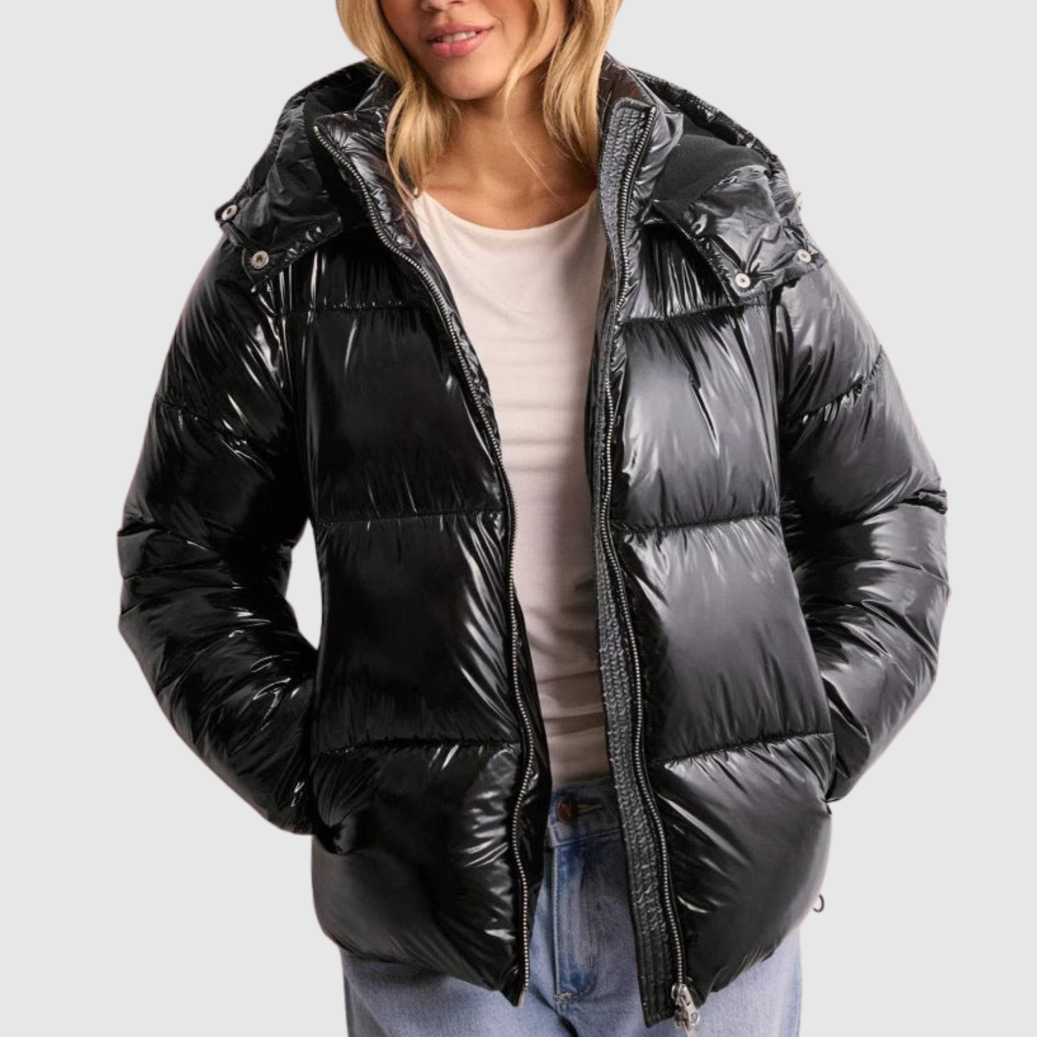 Glanzende gewatteerde dames winterjas met capuchon en diepe zakken voor de winter