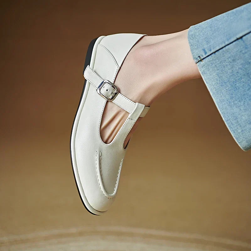 Retro dames schoenen met T-band, ronde neus en lage hak in effen afwerking
