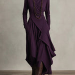 Elegante maxi jurk met zachte asymmetrische lagen en subtiele hoge halslijn