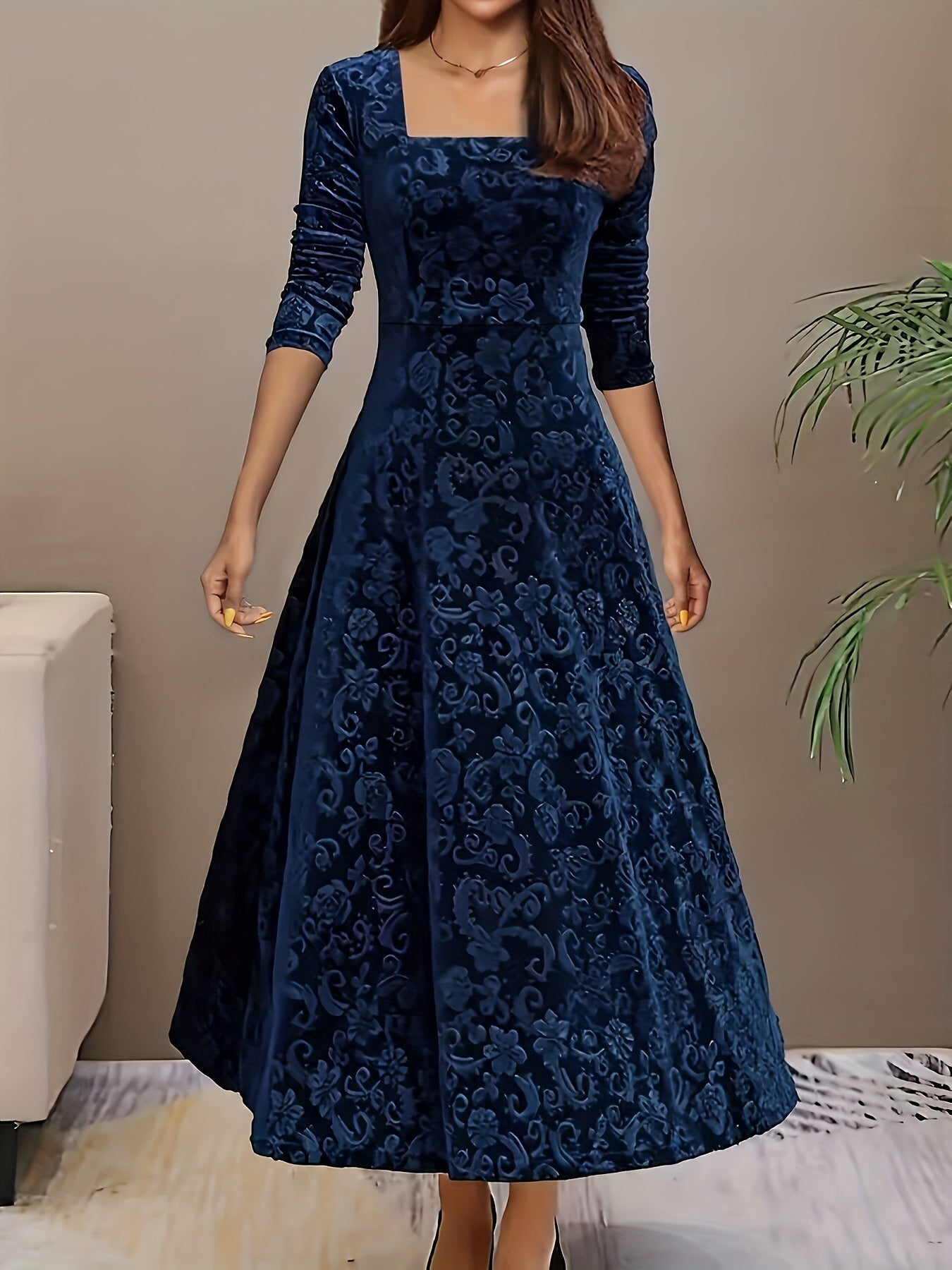 Elegante maxi jurk met verfijnd patroon, vierkante halslijn en driekwart mouwen