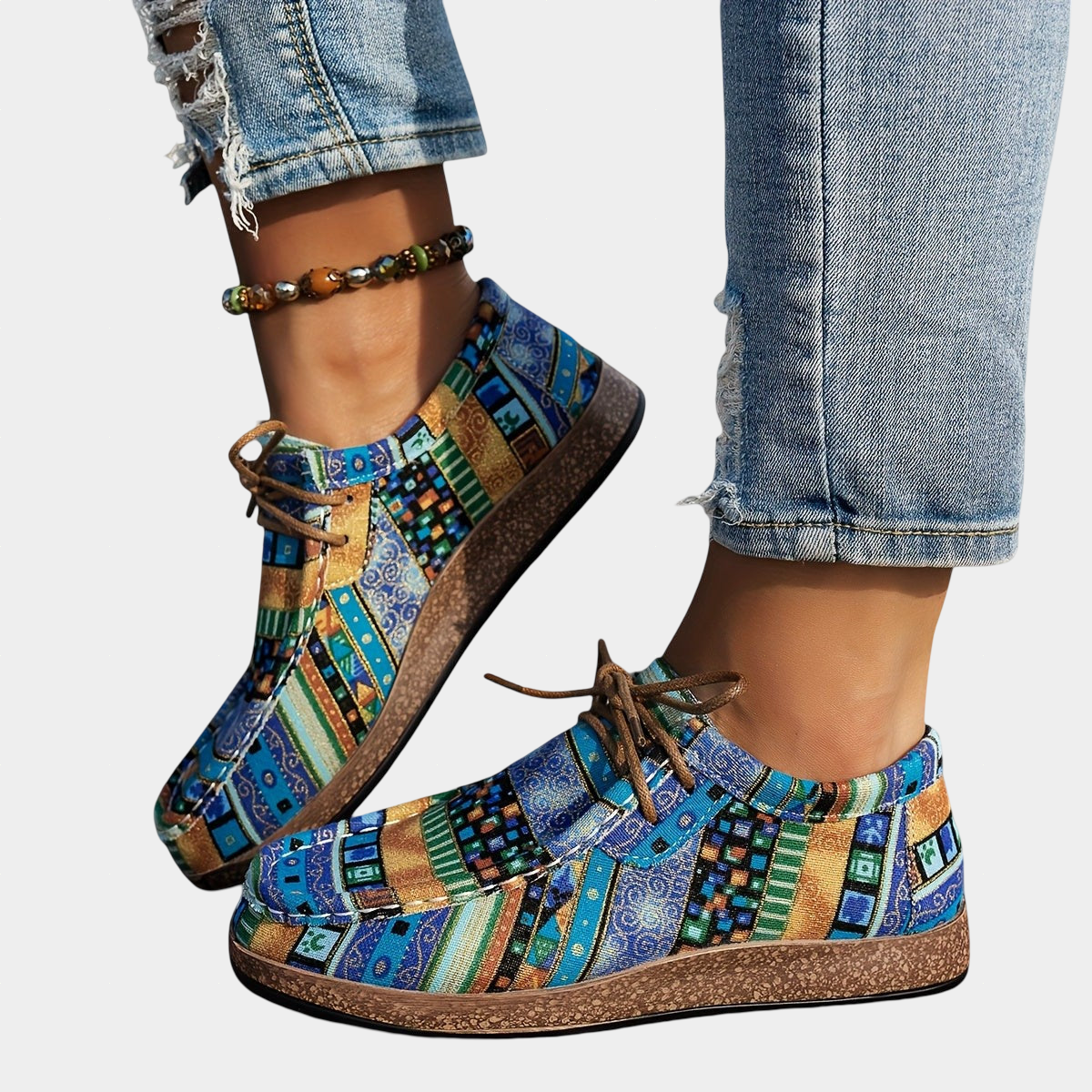 Comfortabele dames schoenen met boho-print in warme tinten en ontspannen pasvorm