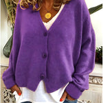 Gebreid vest met v-hals en knoopsluiting voor dames, los gedragen over een effen top