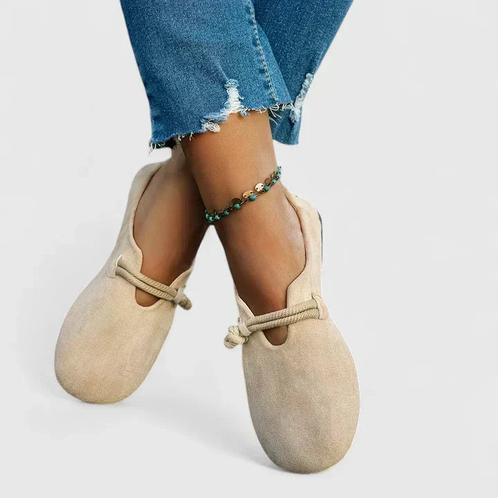 Comfortabele dames mocassins in een effen tint met fijn bandje over de wreef