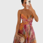 Lange maxi jurk met romantische bloemenprint, hoge taille en gekruiste bandjes