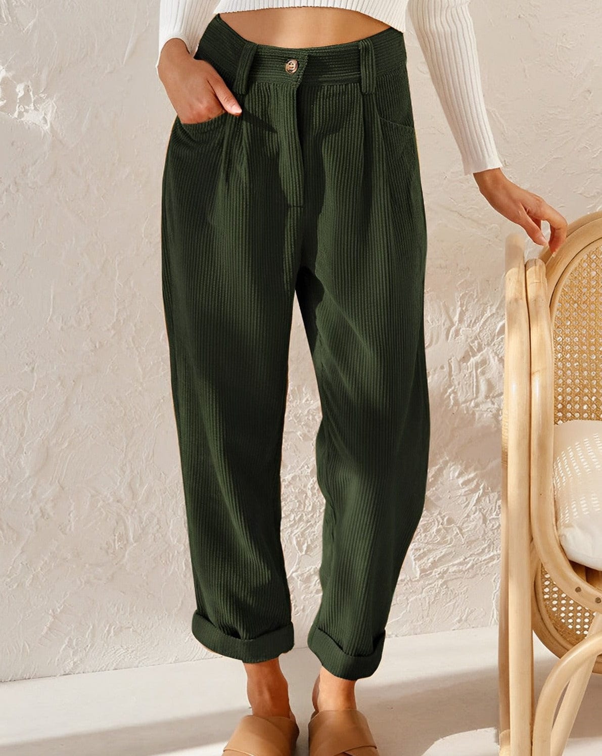 Tijdloze casual damesbroek met hoge taille, ruime pasvorm en diepe steekzakken
