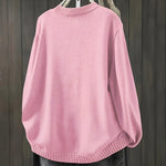 Gebreid vest met contrastknopen voor dames, gedragen over een effen top en een jeans