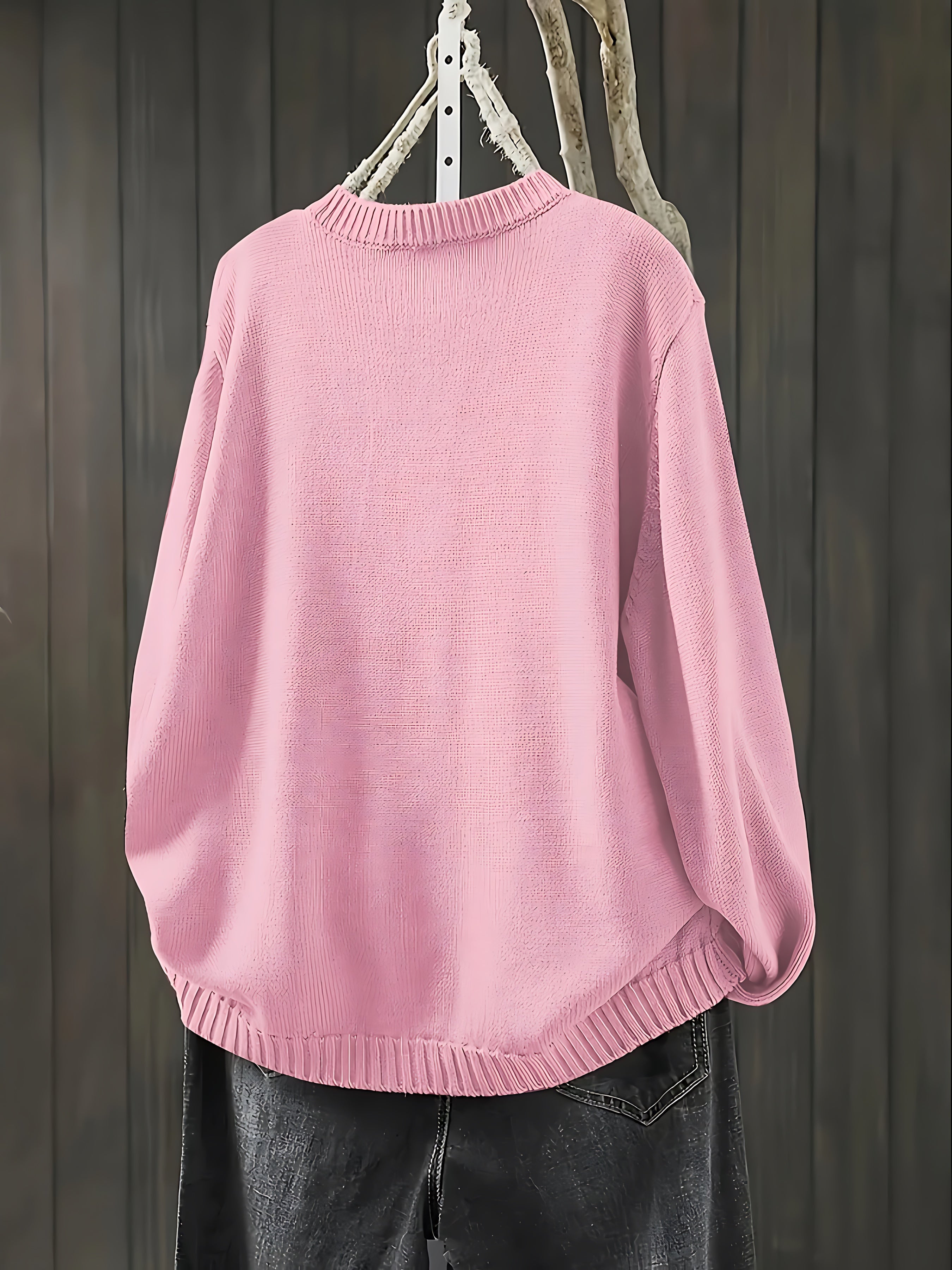 Gebreid vest met contrastknopen voor dames, gedragen over een effen top en een jeans