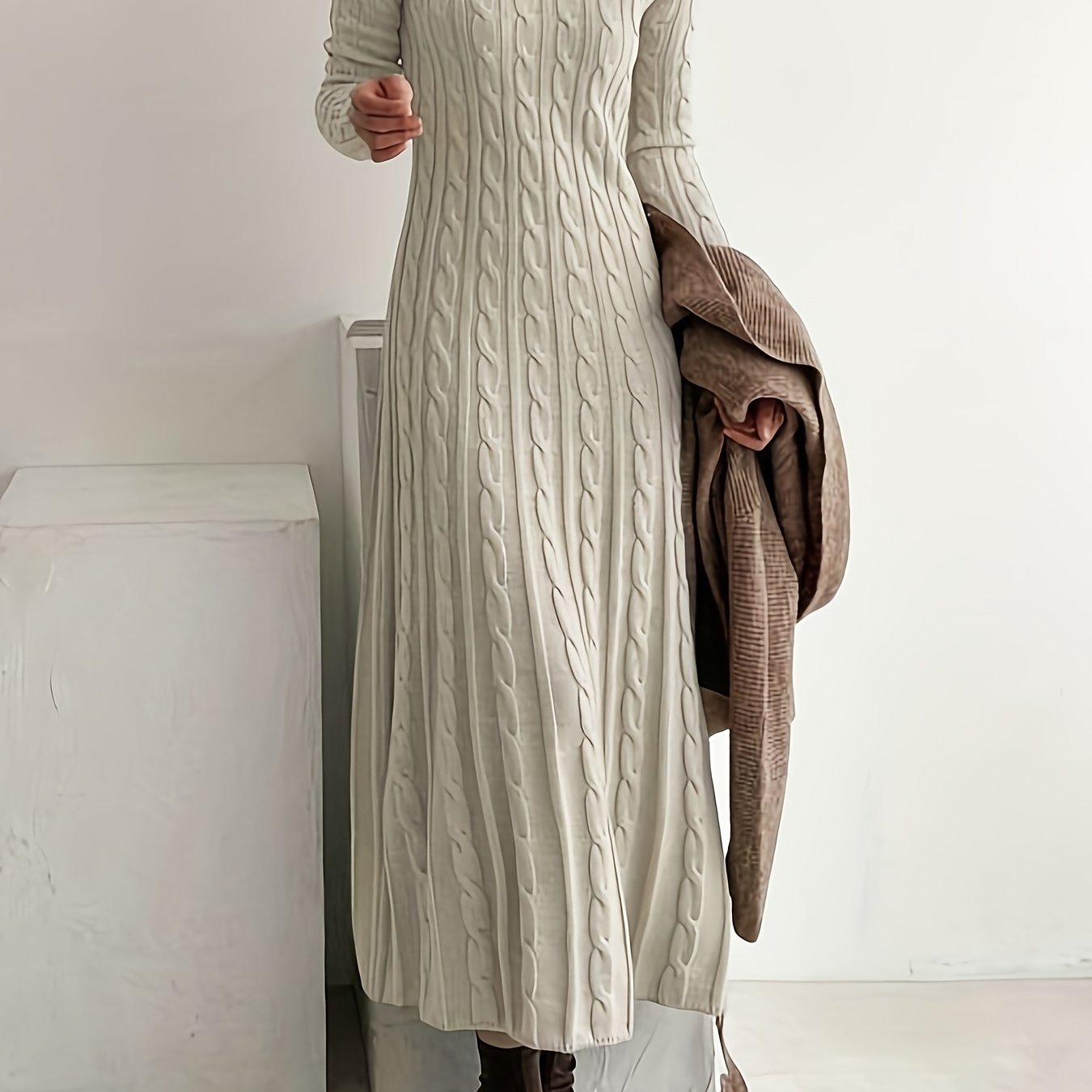 Comfortabele maxi jurk in kabeltricot met zachte val en lange lijn voor dames