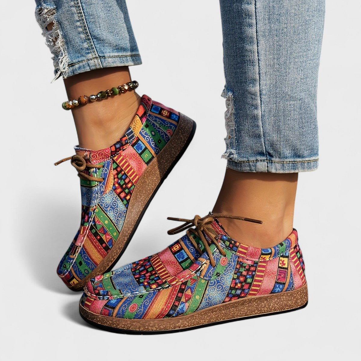 Lichte dames schoenen met kleurrijke bohemian print en zachte gedempte zool