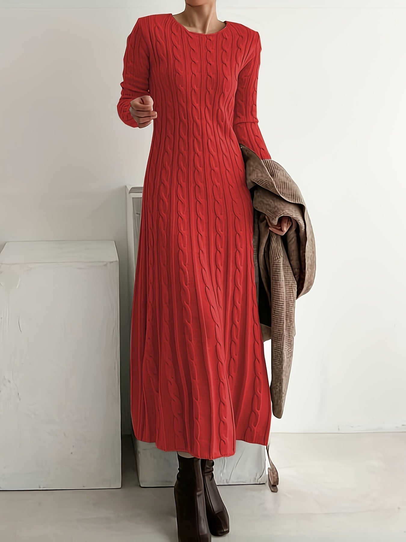 Comfortabele maxi jurk in kabeltricot met zachte val en lange lijn voor dames
