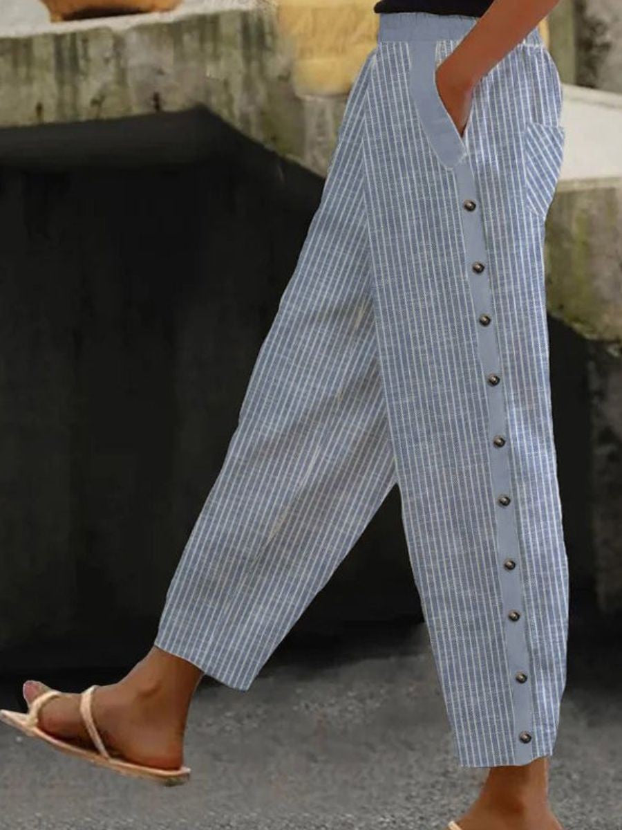 Luchtige gestreepte broek met sierknopen aan de zijkant en een comfortabele elastische taille