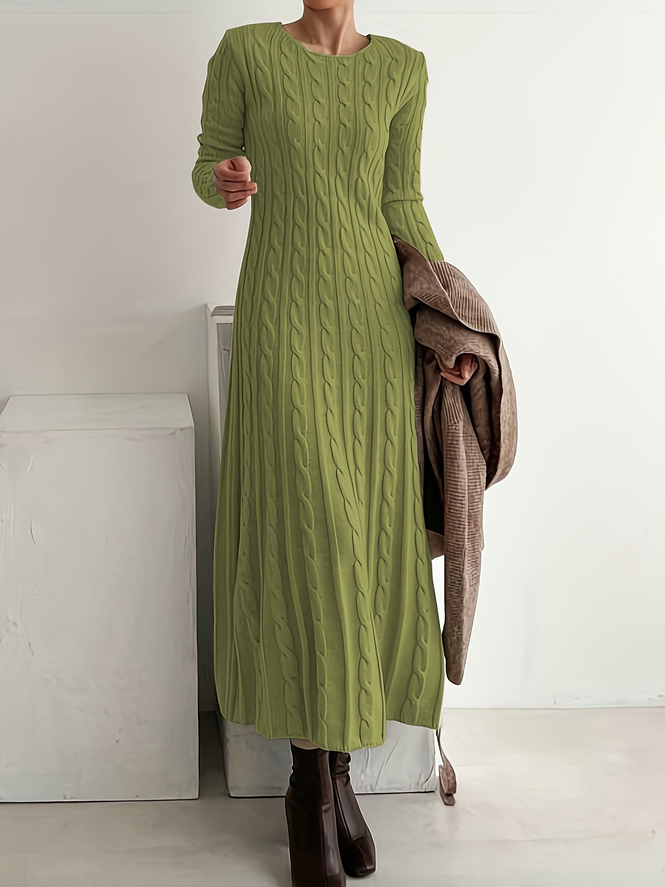 Comfortabele maxi jurk in kabeltricot met zachte val en lange lijn voor dames