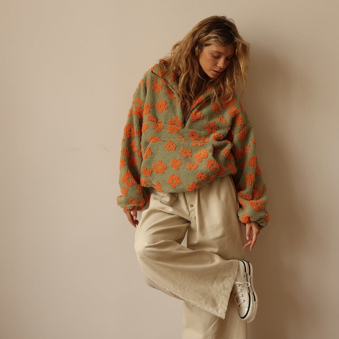 Zachte fleece dames trui met kleurrijke bloemenprint en lange mouwen, ruime pasvorm