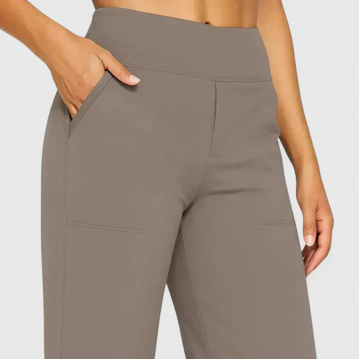 Elegante damesbroek in effen kleur met rechte pijpen, elastische tailleband en steekzakken