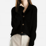 Getailleerd gebreid dames vest met V-hals en knoopsluiting in zacht breisel