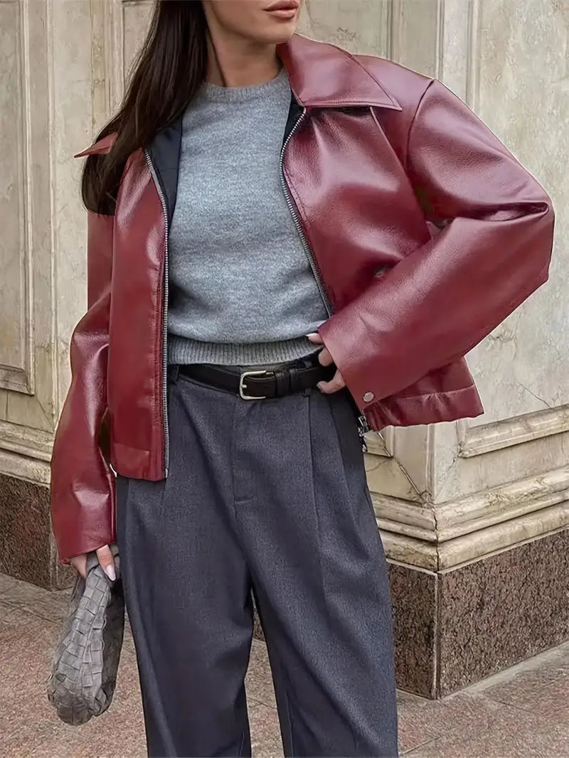 Oversized kort dames jack van nepleer met ruime schouderlijn