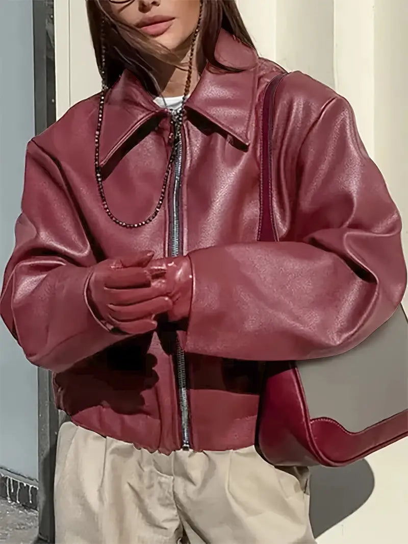Oversized kort dames jack van nepleer met ruime schouderlijn