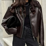 Oversized kort dames jack van nepleer met ruime schouderlijn