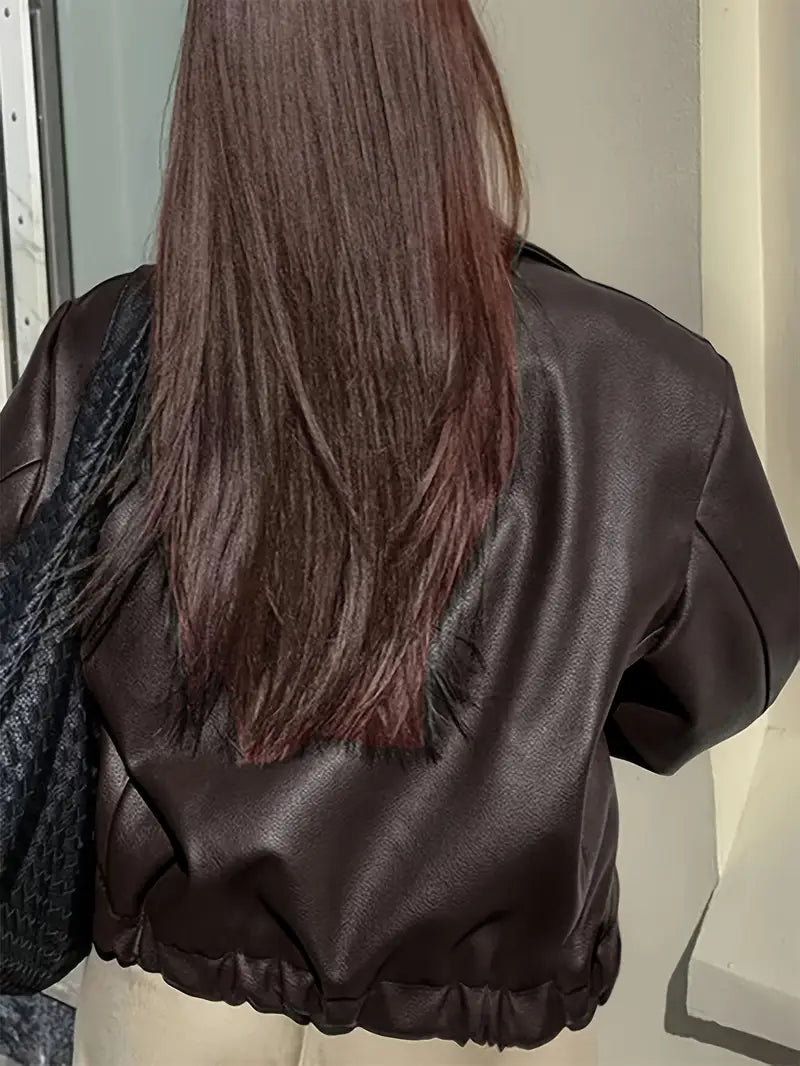 Oversized kort dames jack van nepleer met ruime schouderlijn