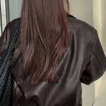 Oversized kort dames jack van nepleer met ruime schouderlijn