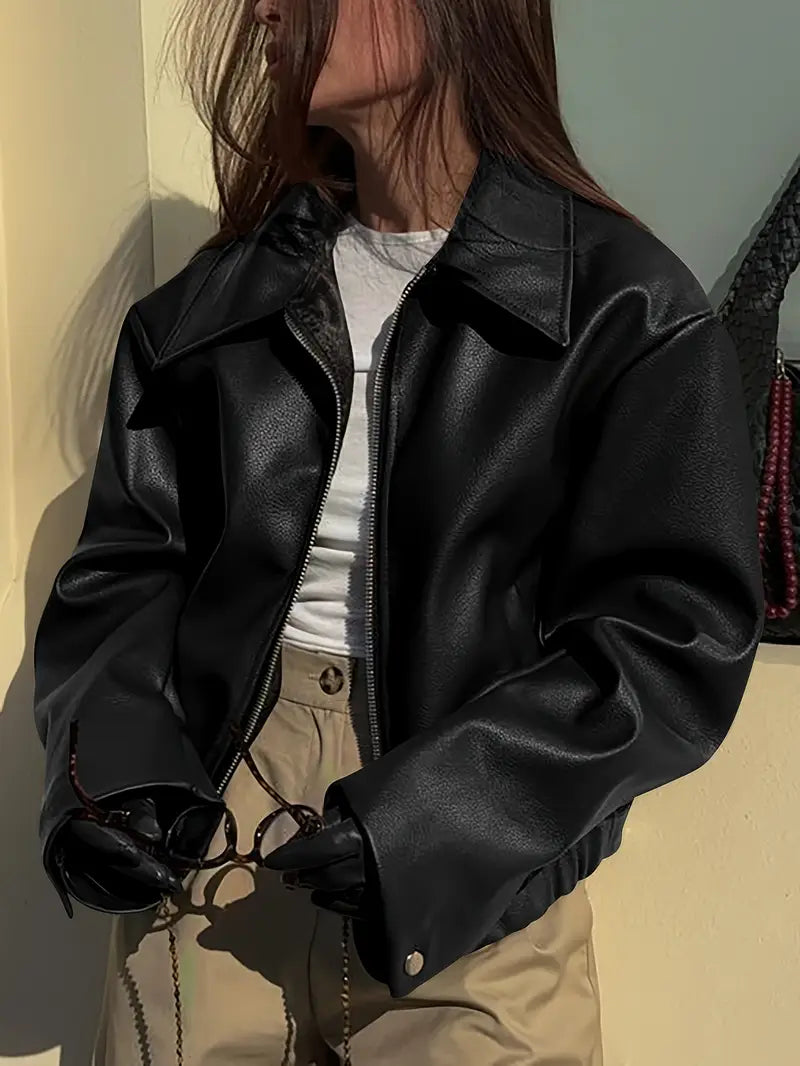 Oversized kort dames jack van nepleer met ruime schouderlijn