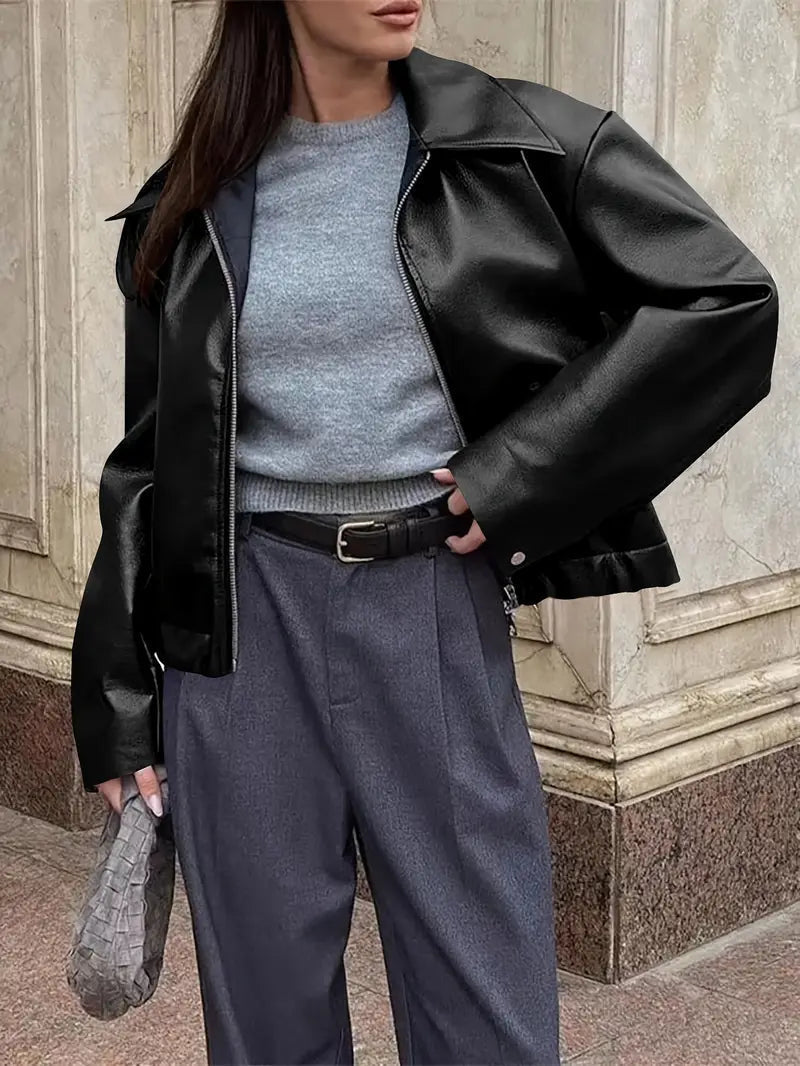 Oversized kort dames jack van nepleer met ruime schouderlijn