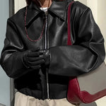 Oversized kort dames jack van nepleer met ruime schouderlijn