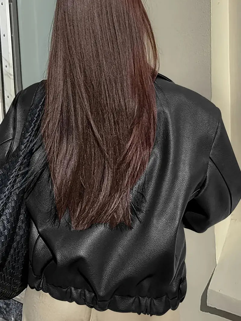 Oversized kort dames jack van nepleer met ruime schouderlijn