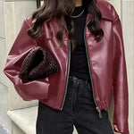 Oversized kort dames jack van nepleer met ruime schouderlijn