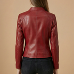 Getailleerd dames bikerjack van nepleer met asymmetrische ritssluiting