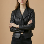 Getailleerd dames bikerjack van nepleer met asymmetrische ritssluiting