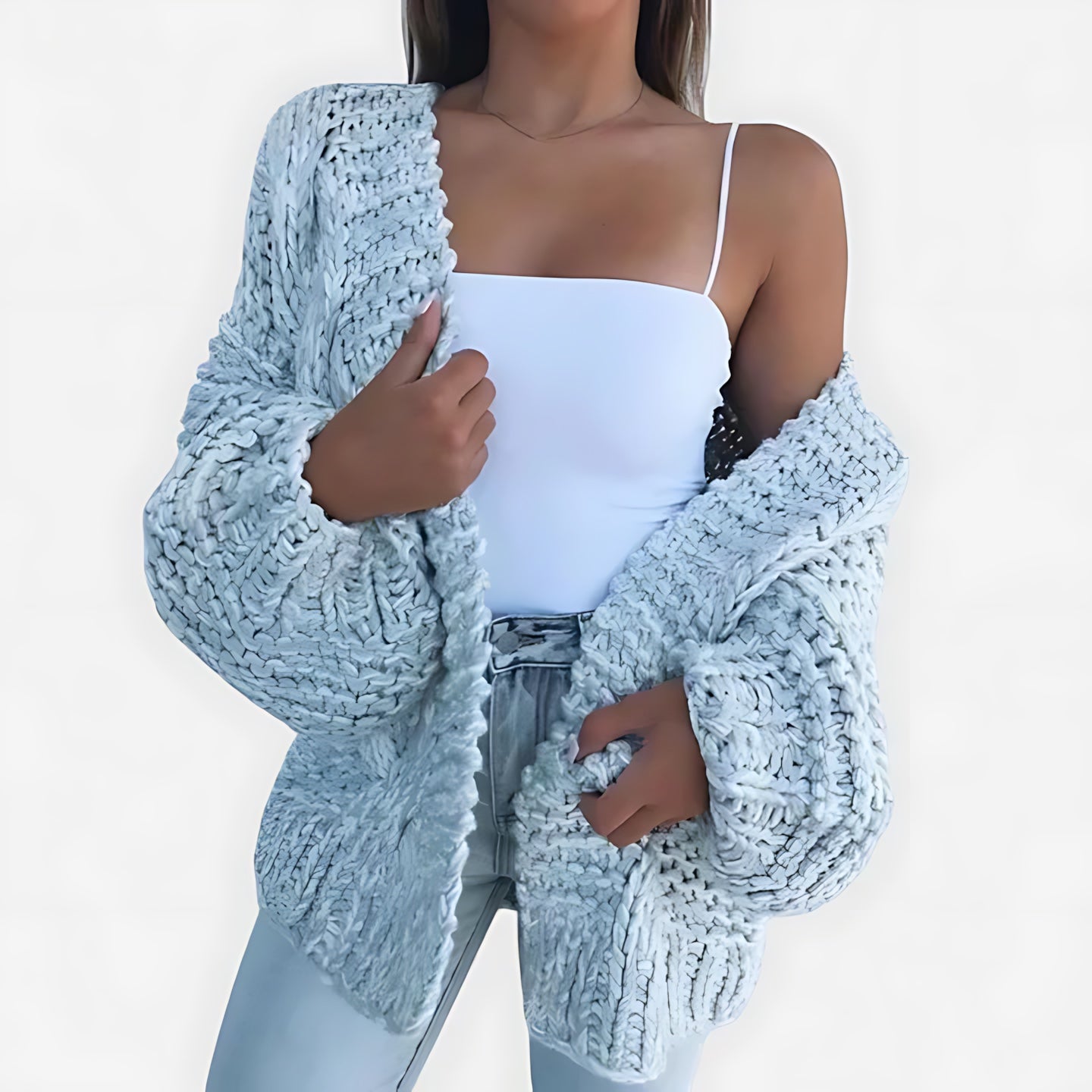 Grofgebreid vest met open voorkant voor dames, gedragen over een effen top en een jeans