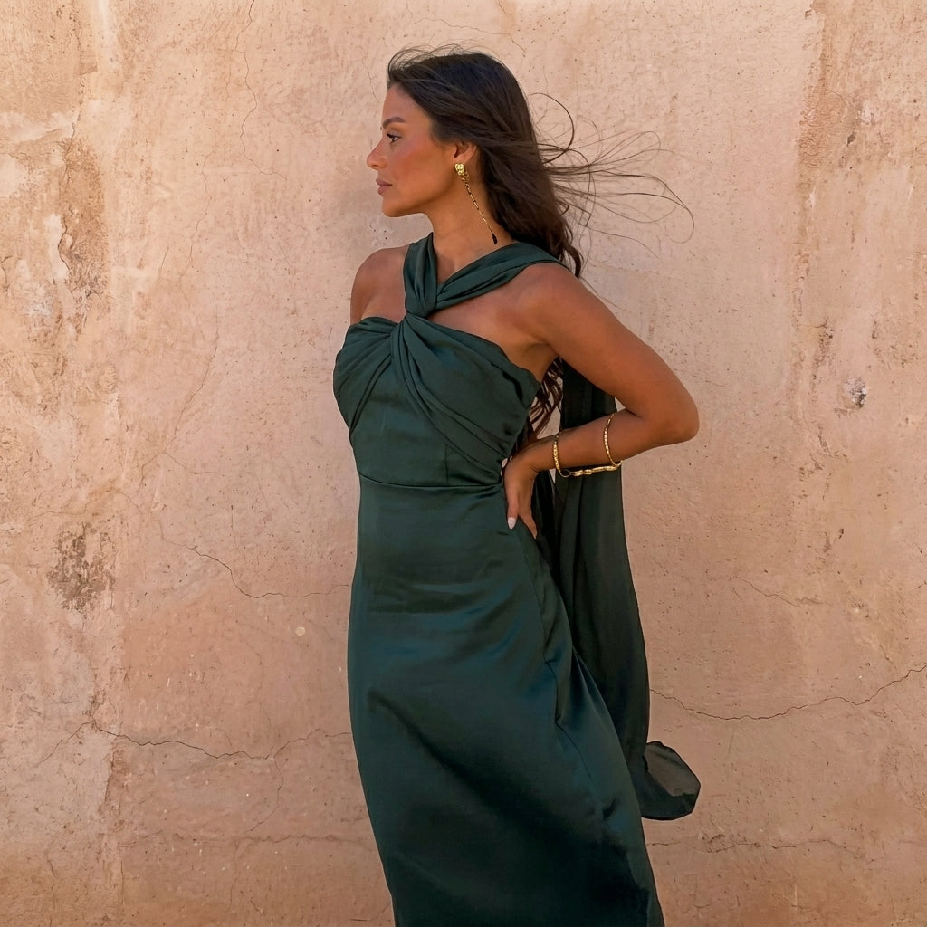 Renske asymmetrische jurk met overslaghals