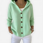 Ruimvallend gebreid vest met knopen voor dames, gedragen over een effen top en een jeans
